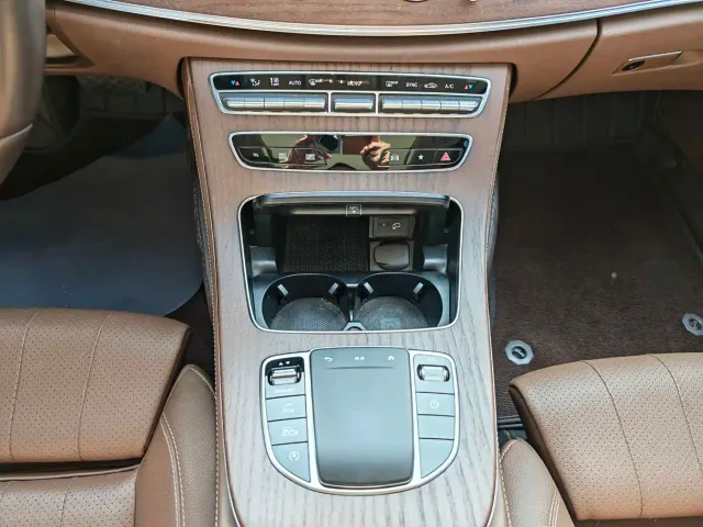 Mercedes-Benz E-Class — Фото автомобиля 12