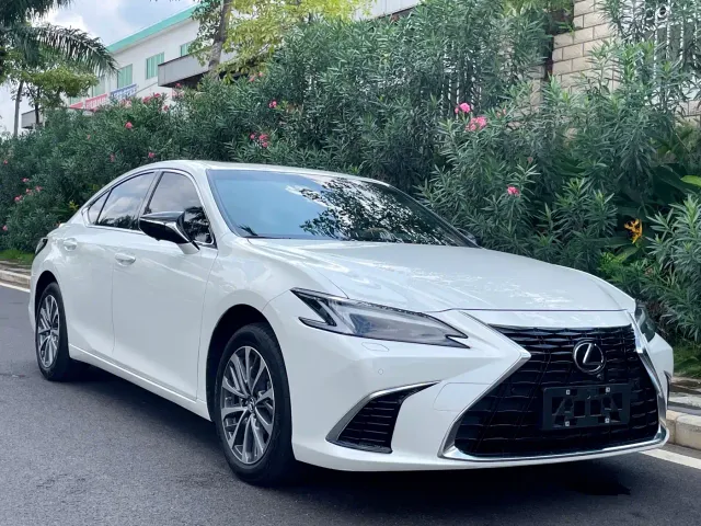 Lexus ES — Фото автомобиля 3