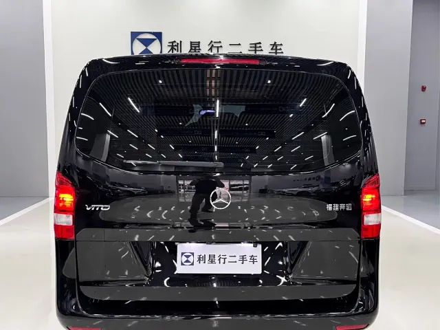 Mercedes-Benz Vito 2023 2.0T Elite 7-Seater — Фото автомобиля 6