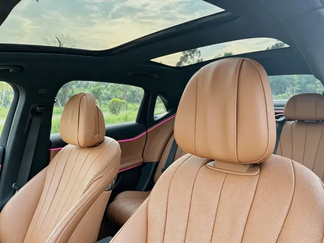 Mercedes-Benz E-Class — Фото автомобиля 20