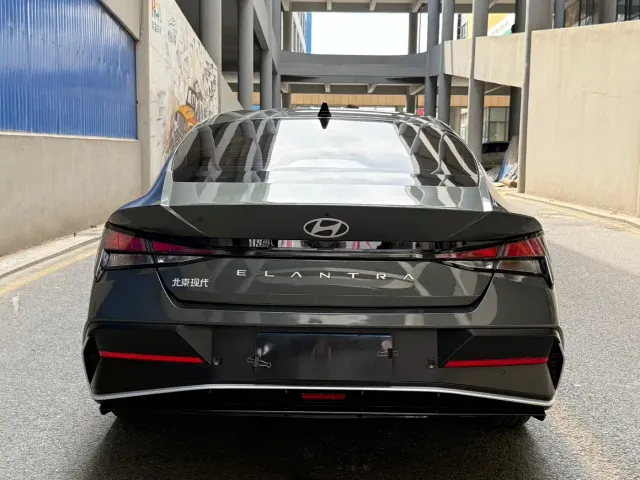 Hyundai Elantra — Фото автомобиля 5