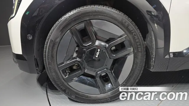 Kia EV9 — Фото автомобиля 4