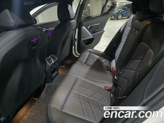 BMW 5 Series G60 — Фото автомобиля 12