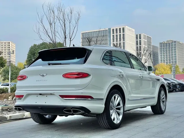 Bentley Bentayga — Фото автомобиля 4