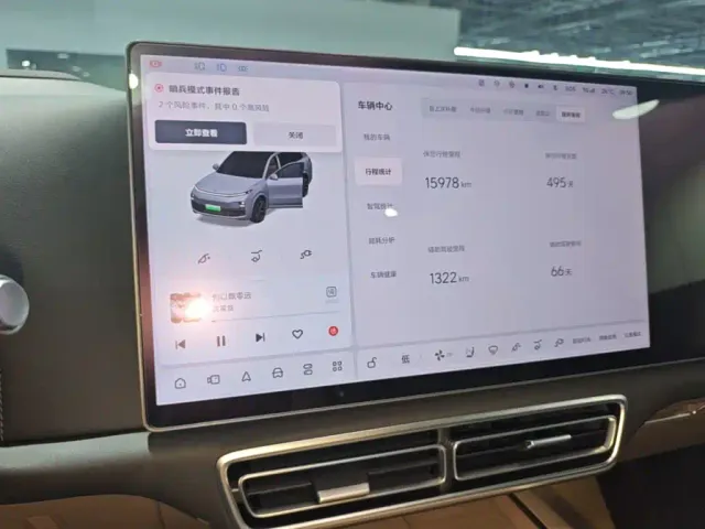 Li Auto L8 — Фото автомобиля 11