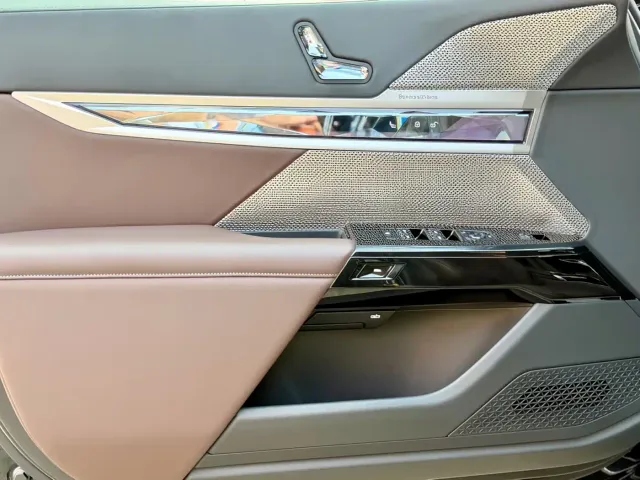 BMW i7 — Фото автомобиля 8