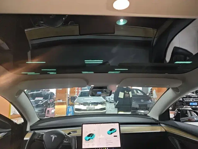 Tesla Model 3 — Фото автомобиля 17