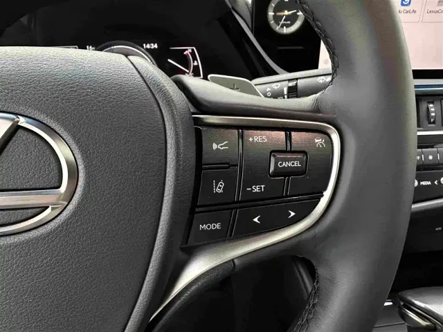 Lexus ES — Фото автомобиля 22