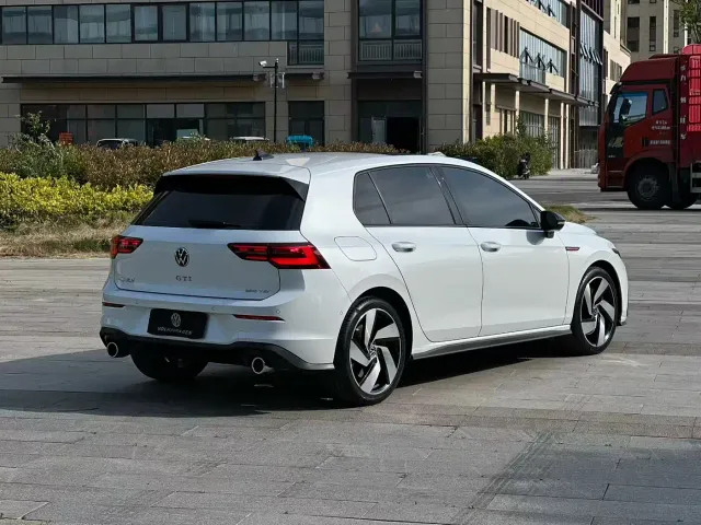 Volkswagen Golf GTI — Фото автомобиля 9