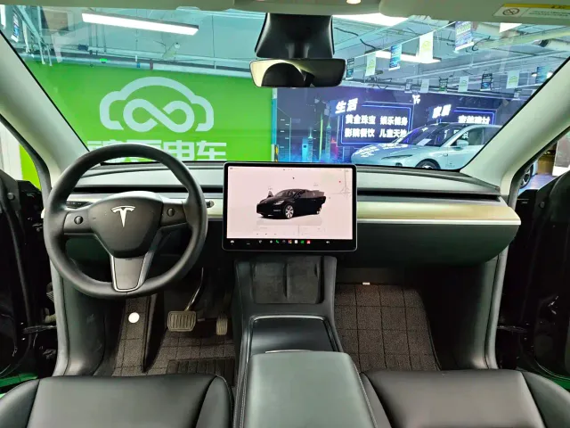 Tesla Model Y — Фото автомобиля 14