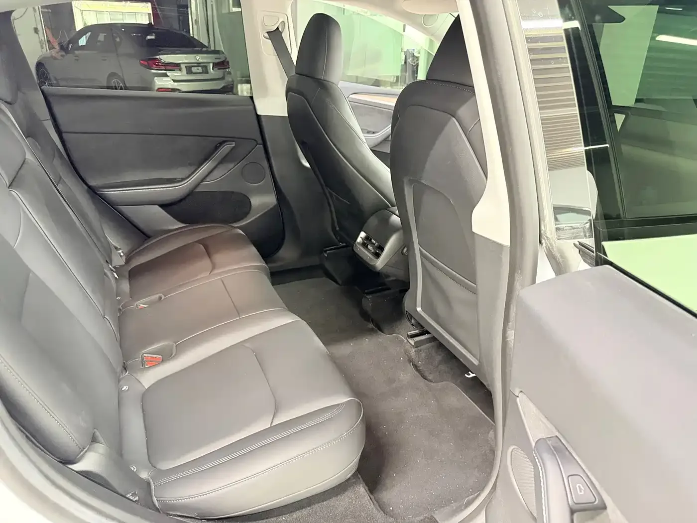 Tesla Model Y 2022 Facelift Rear-Wheel Drive Version — Фото автомобиля 10