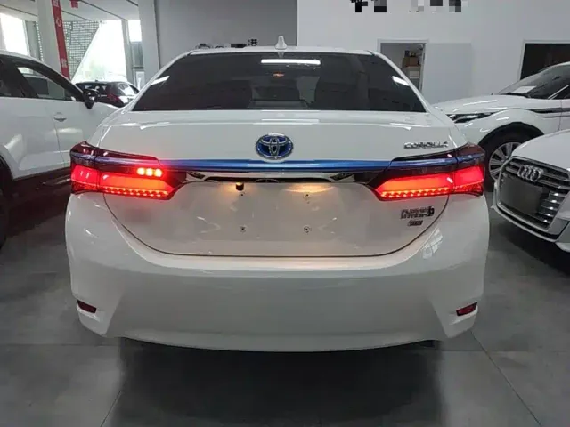 Toyota Corolla Twin Engine E+ — Фото автомобиля 5