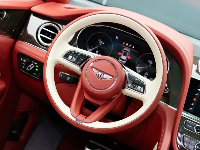 Bentley Bentayga — Фото автомобиля 17
