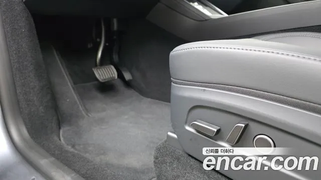 Tesla Model Y — Фото автомобиля 28