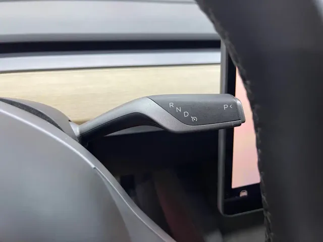 Tesla Model 3 — Фото автомобиля 14