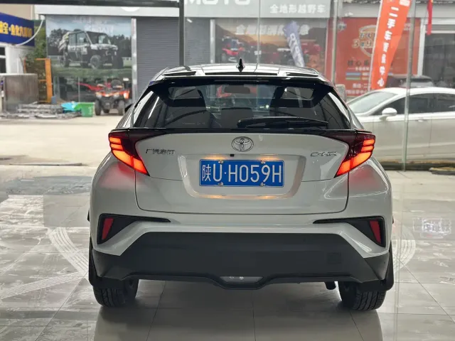 Toyota C-HR — Фото автомобиля 12