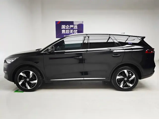 BYD Tang — Фото автомобиля 9