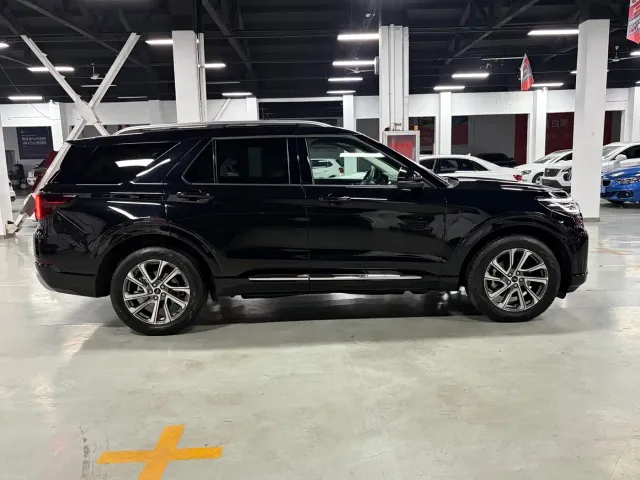 Ford Explorer — Фото автомобиля 15