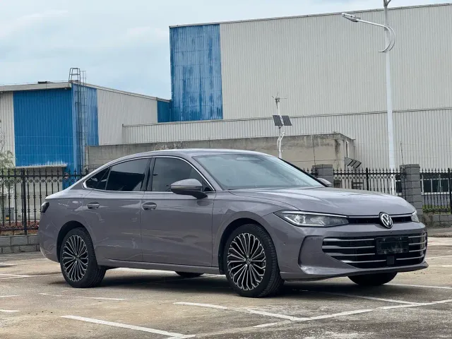 Volkswagen Passat — Фото автомобиля 3