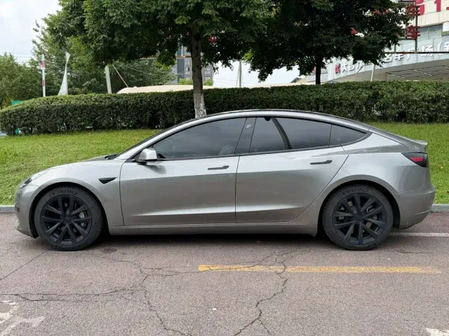 Tesla Model 3 — Фото автомобиля 3