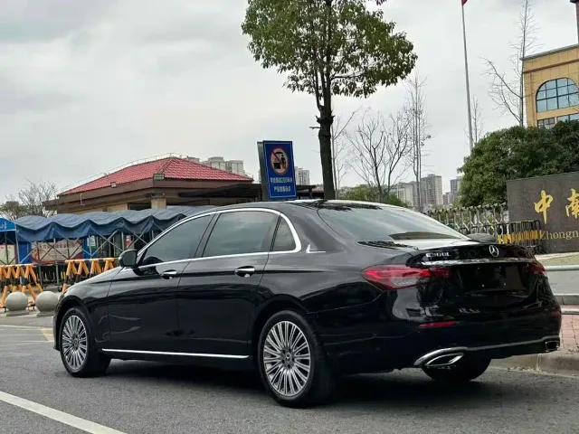 Mercedes-Benz E-Class — Фото автомобиля 2