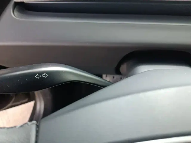 Tesla Model 3 — Фото автомобиля 9