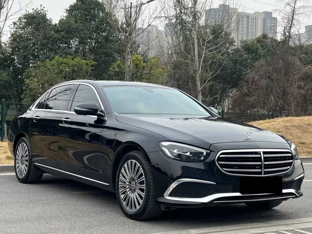 Mercedes-Benz E-Class — Фото автомобиля 3