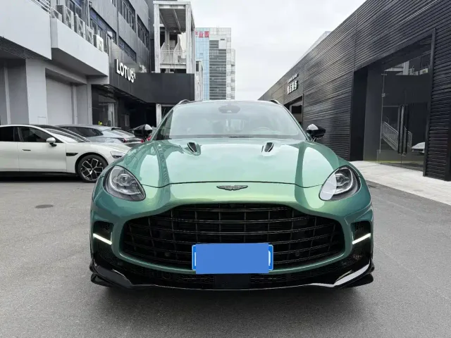 Фотография автомобиля — Aston Martin DBX