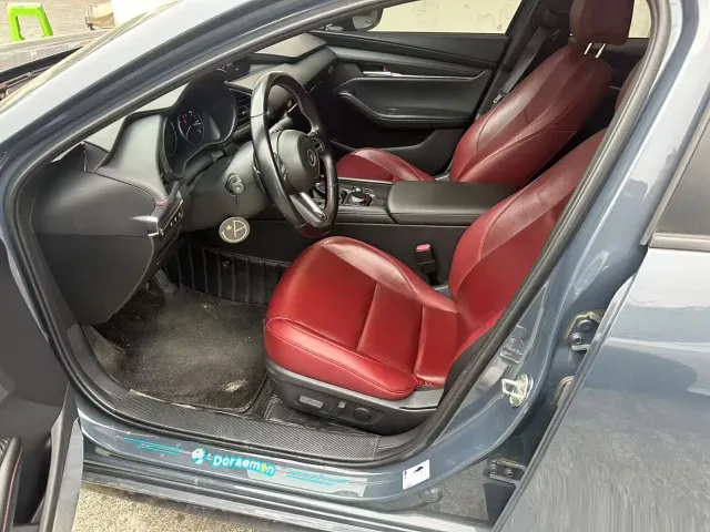Mazda Axela — Фото автомобиля 4