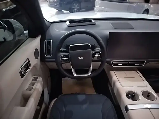 Li Auto L7 — Фото автомобиля 10