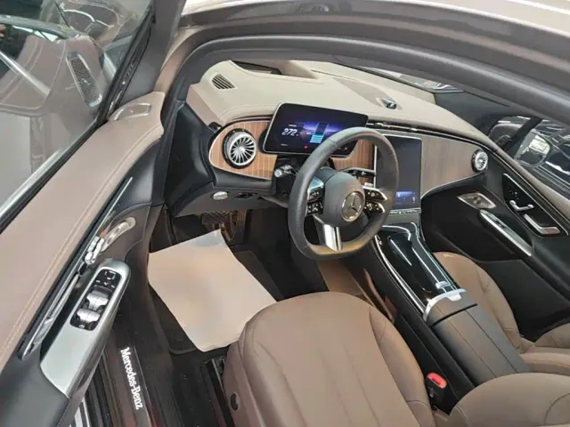 Mercedes-Benz EQE SUV — Фото автомобиля 15
