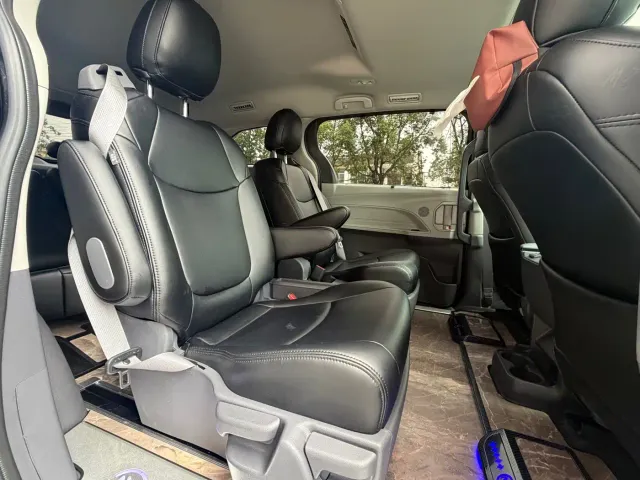 Toyota Sienna — Фото автомобиля 14