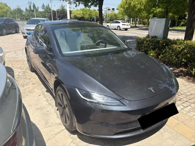 Tesla Model 3 — Фото автомобиля 2