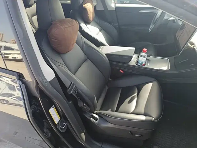 Tesla Model Y — Фото автомобиля 24