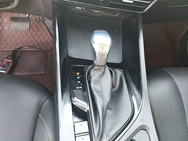 Roewe i5 — Фото автомобиля 13