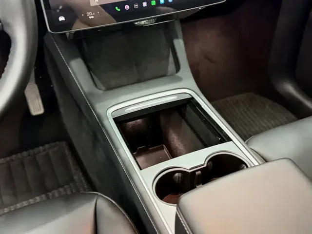 Tesla Model Y — Фото автомобиля 13
