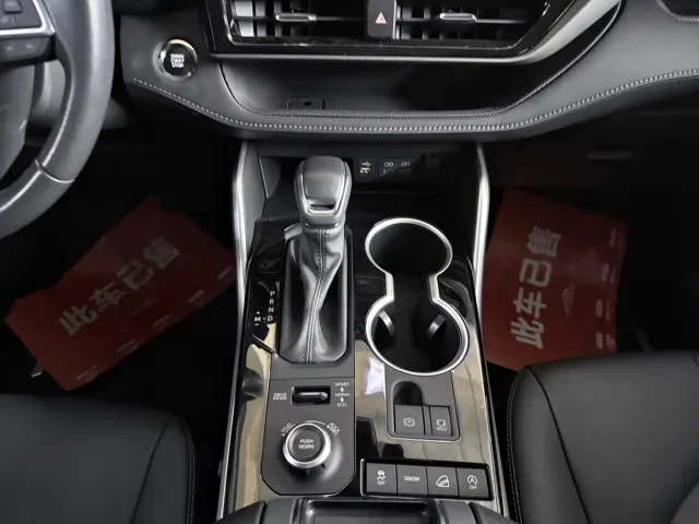 Toyota Highlander — Фото автомобиля 18
