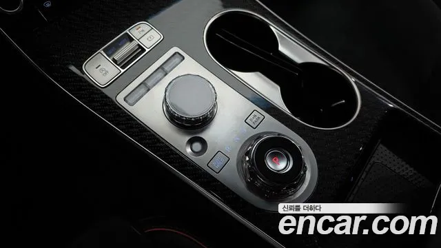 Genesis GV70 — Фото автомобиля 9
