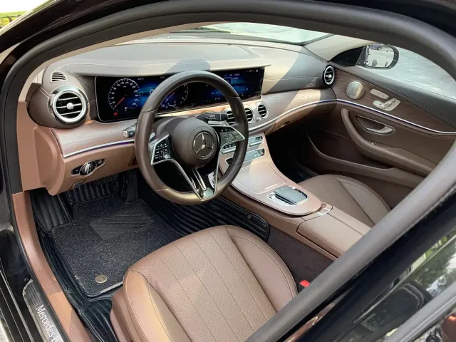 Mercedes-Benz E-Class — Фото автомобиля 3