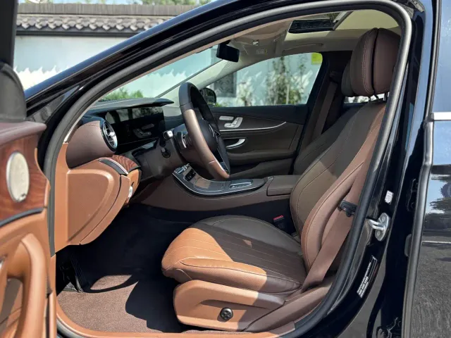 Mercedes-Benz E-Class — Фото автомобиля 11