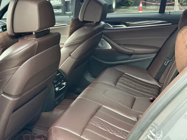 BMW 5 Series — Фото автомобиля 11