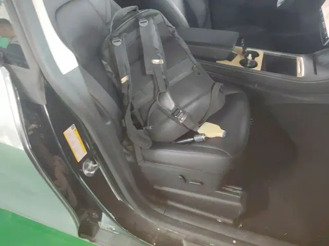 Tesla Model Y — Фото автомобиля 24