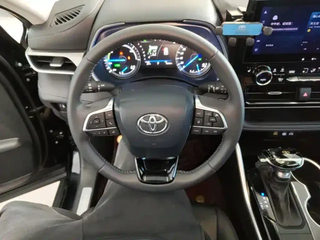 Toyota Highlander — Фото автомобиля 10