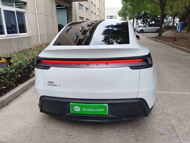 Tesla Model Y — Фото автомобиля 5