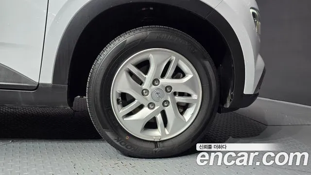 Hyundai Venue — Фото автомобиля 6
