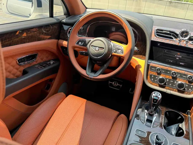Bentley Bentayga — Фото автомобиля 15