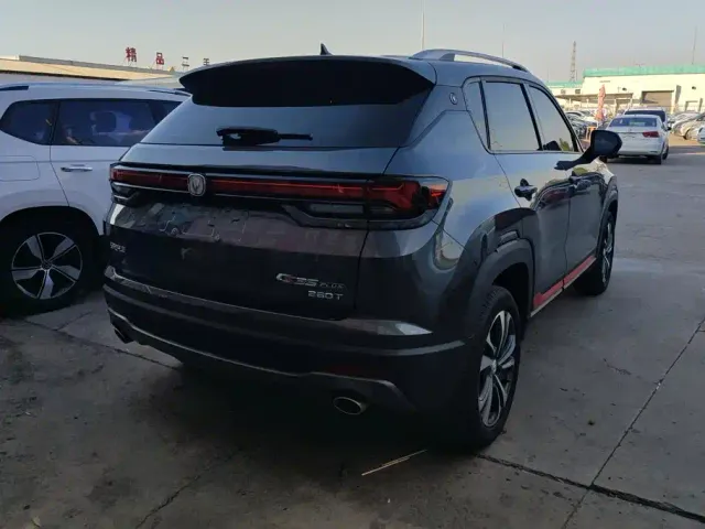 Changan CS35 Plus — Фото автомобиля 3