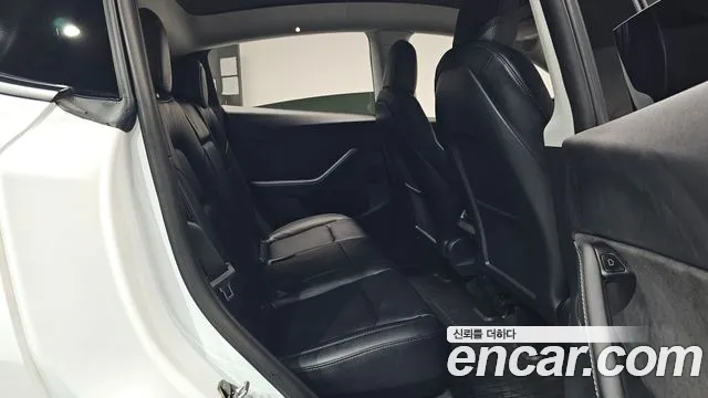 Tesla Model Y — Фото автомобиля 10