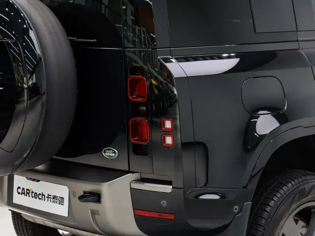 Land Rover Defender — Фото автомобиля 9