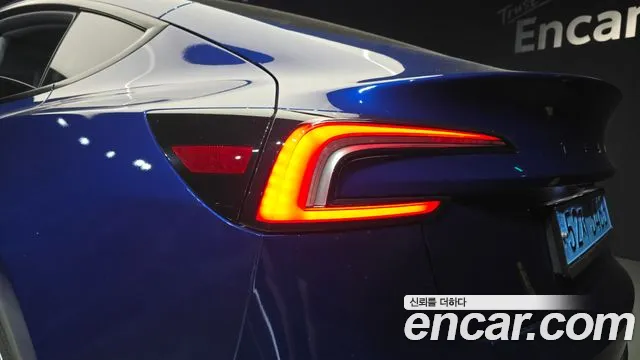 Tesla Model 3 — Фото автомобиля 23